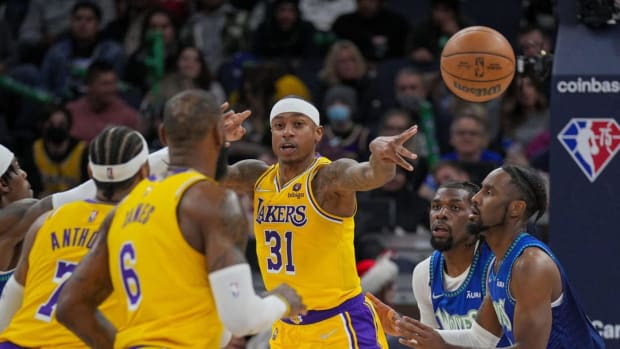 isaiah thomas usa today lakers 12-17-21